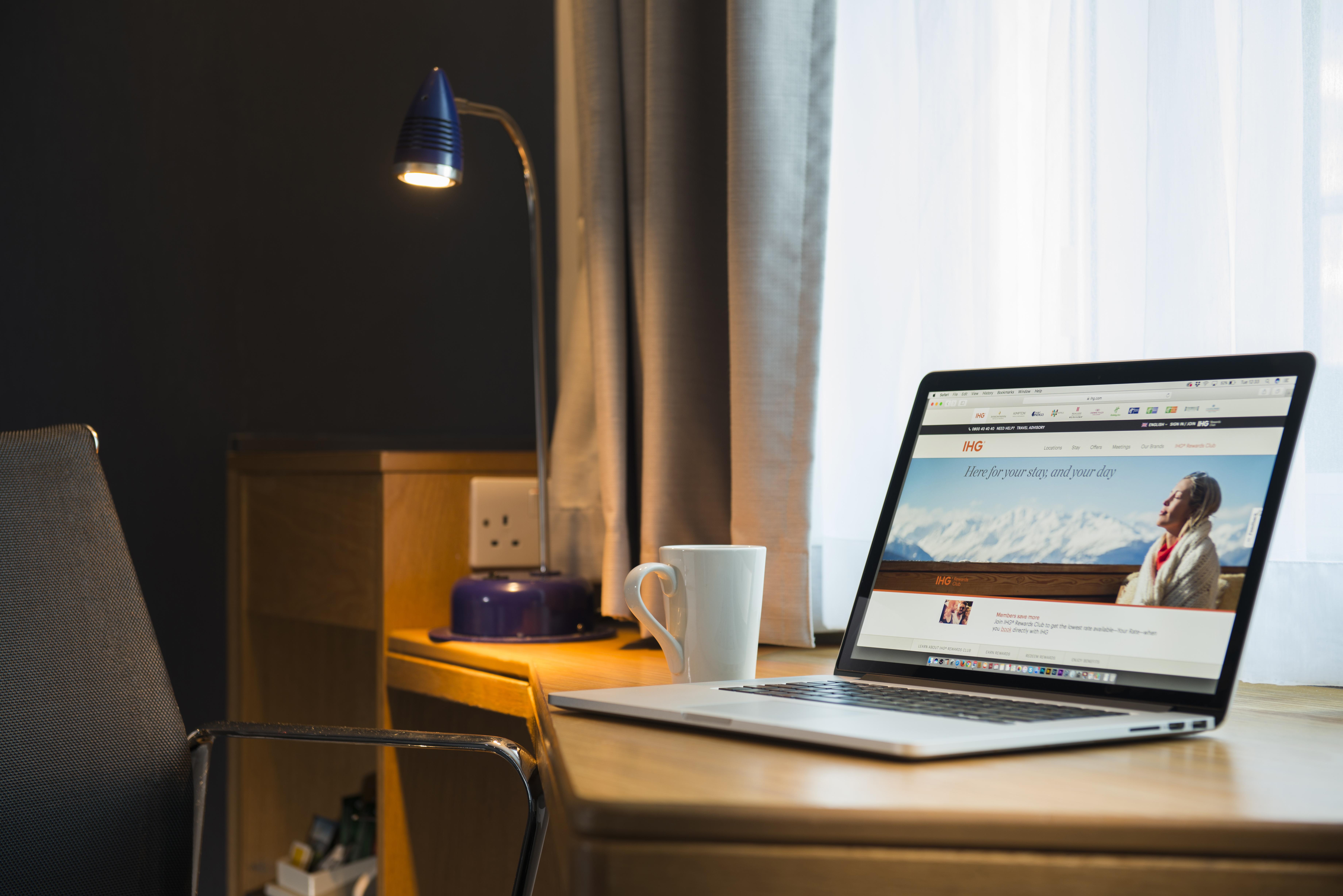Holiday Inn Express Milton Keynes By Ihg Bagian luar foto