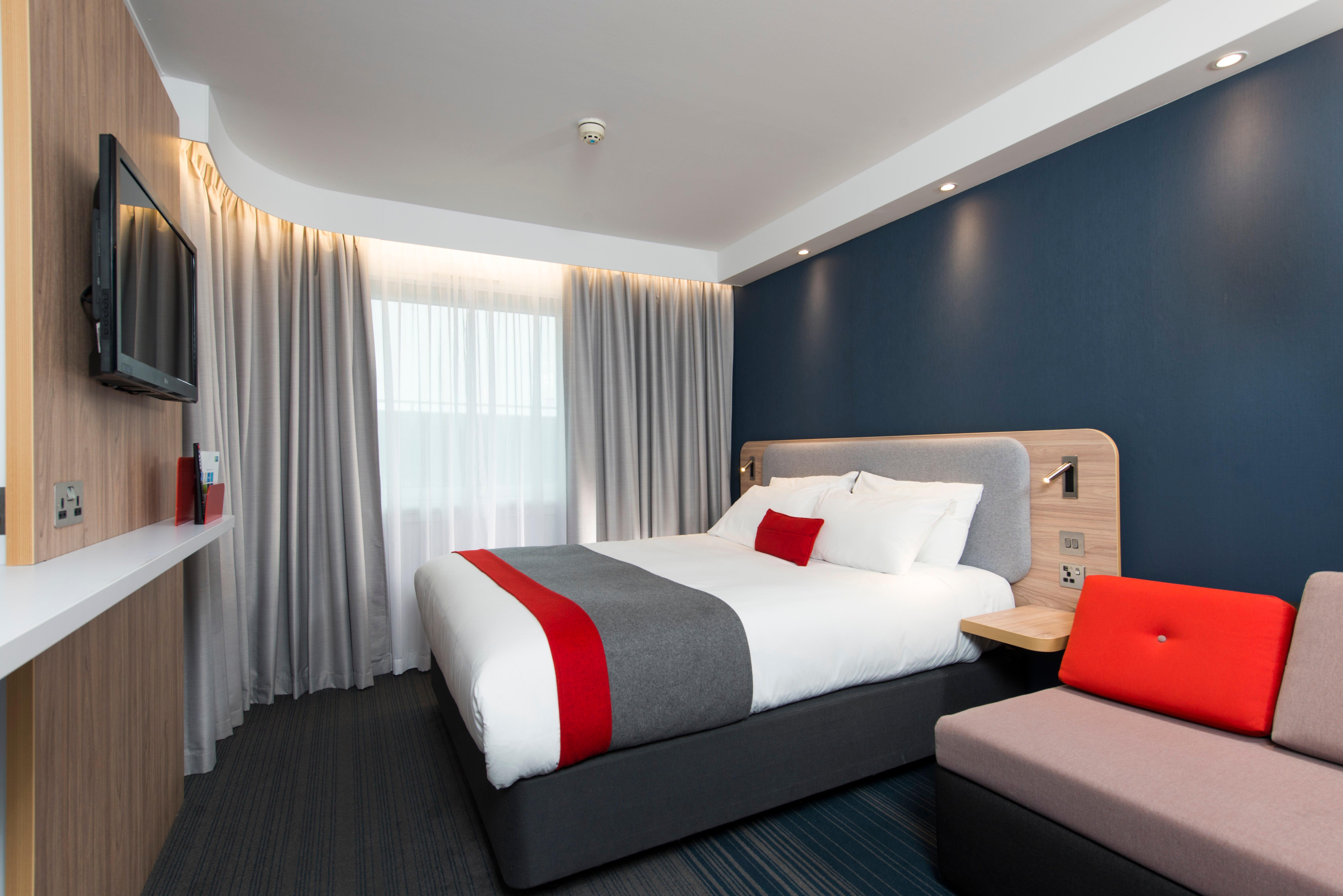 Holiday Inn Express Milton Keynes, An Ihg Hotel Bagian luar foto