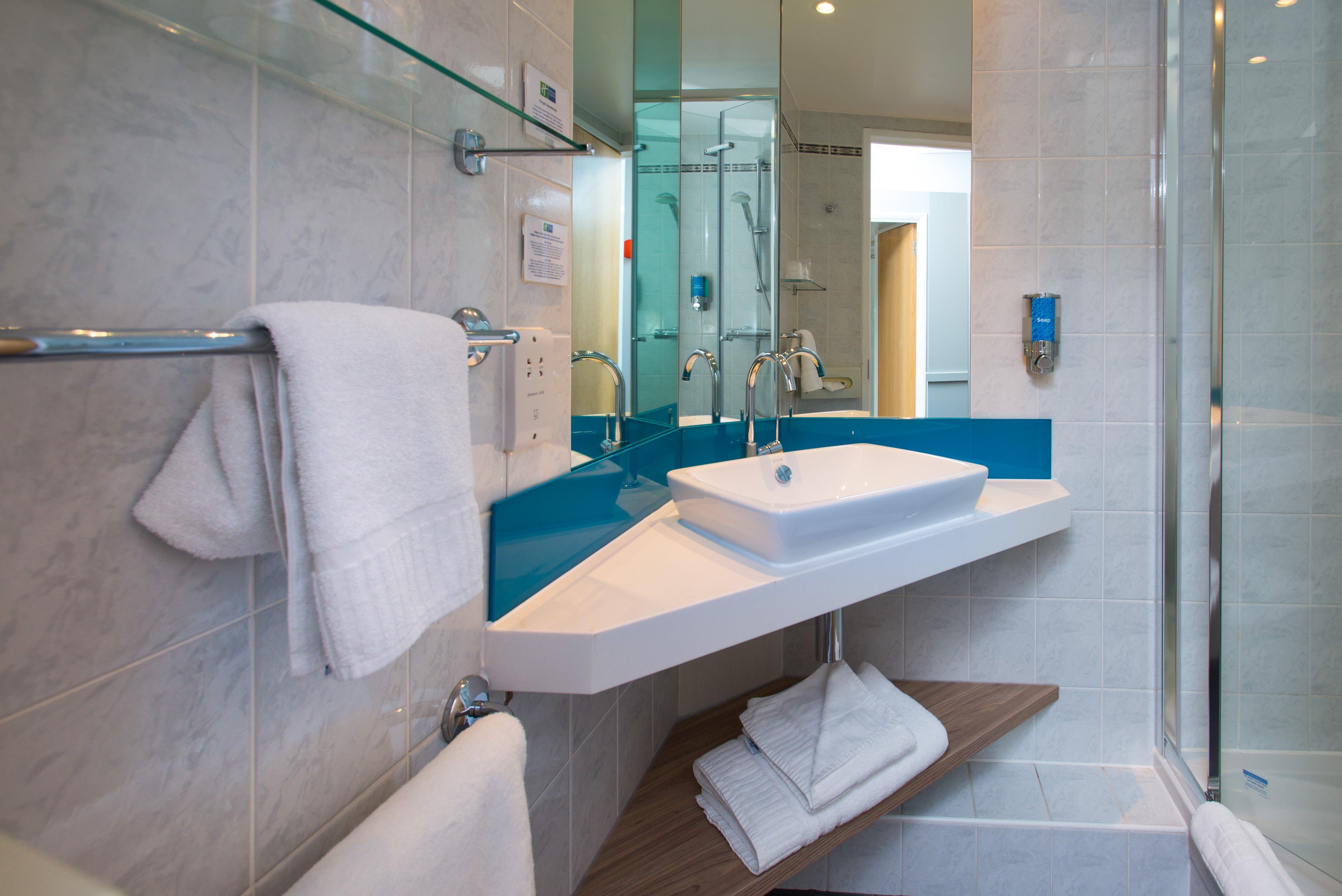 Holiday Inn Express Milton Keynes By Ihg Bagian luar foto