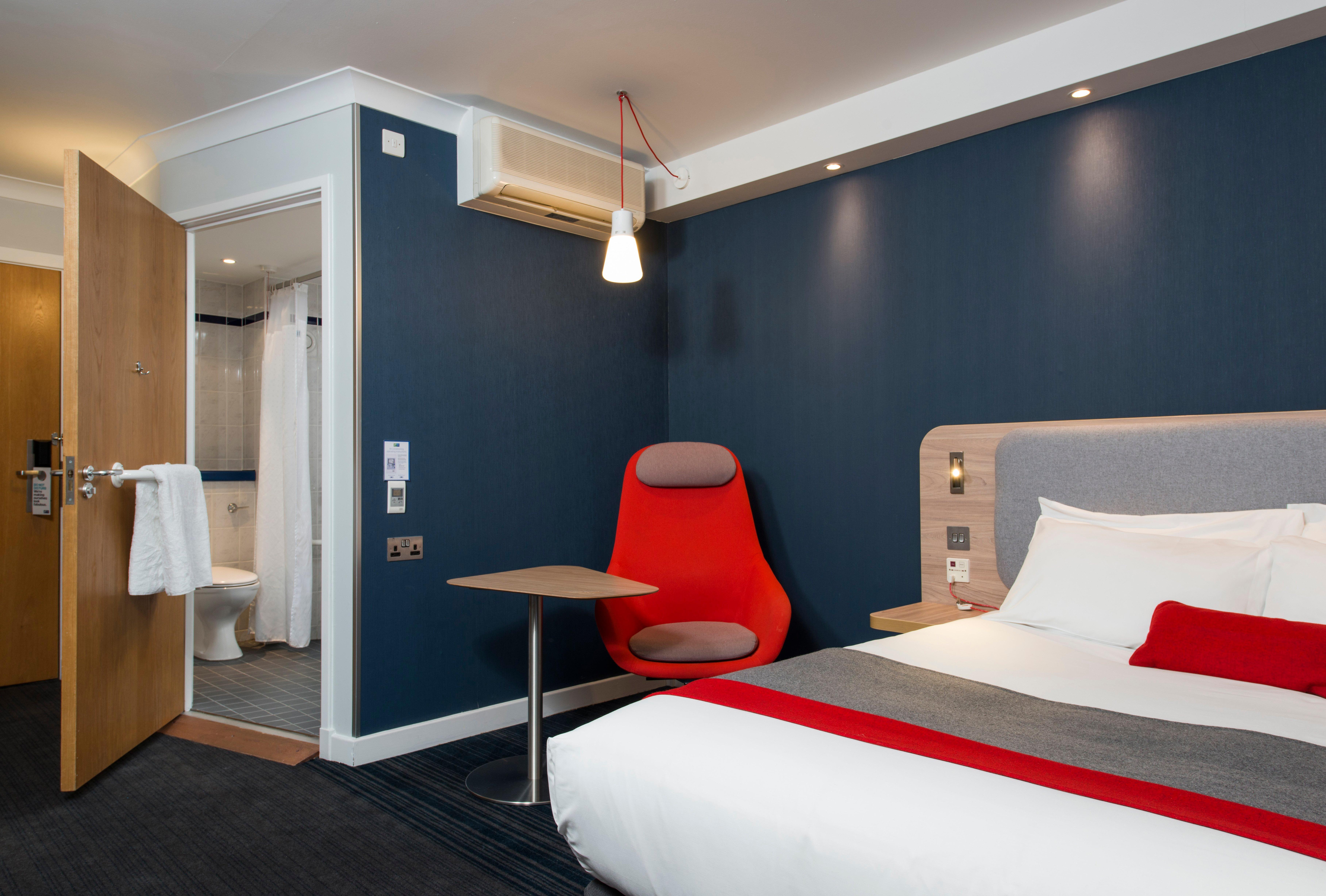 Holiday Inn Express Milton Keynes, An Ihg Hotel Bagian luar foto