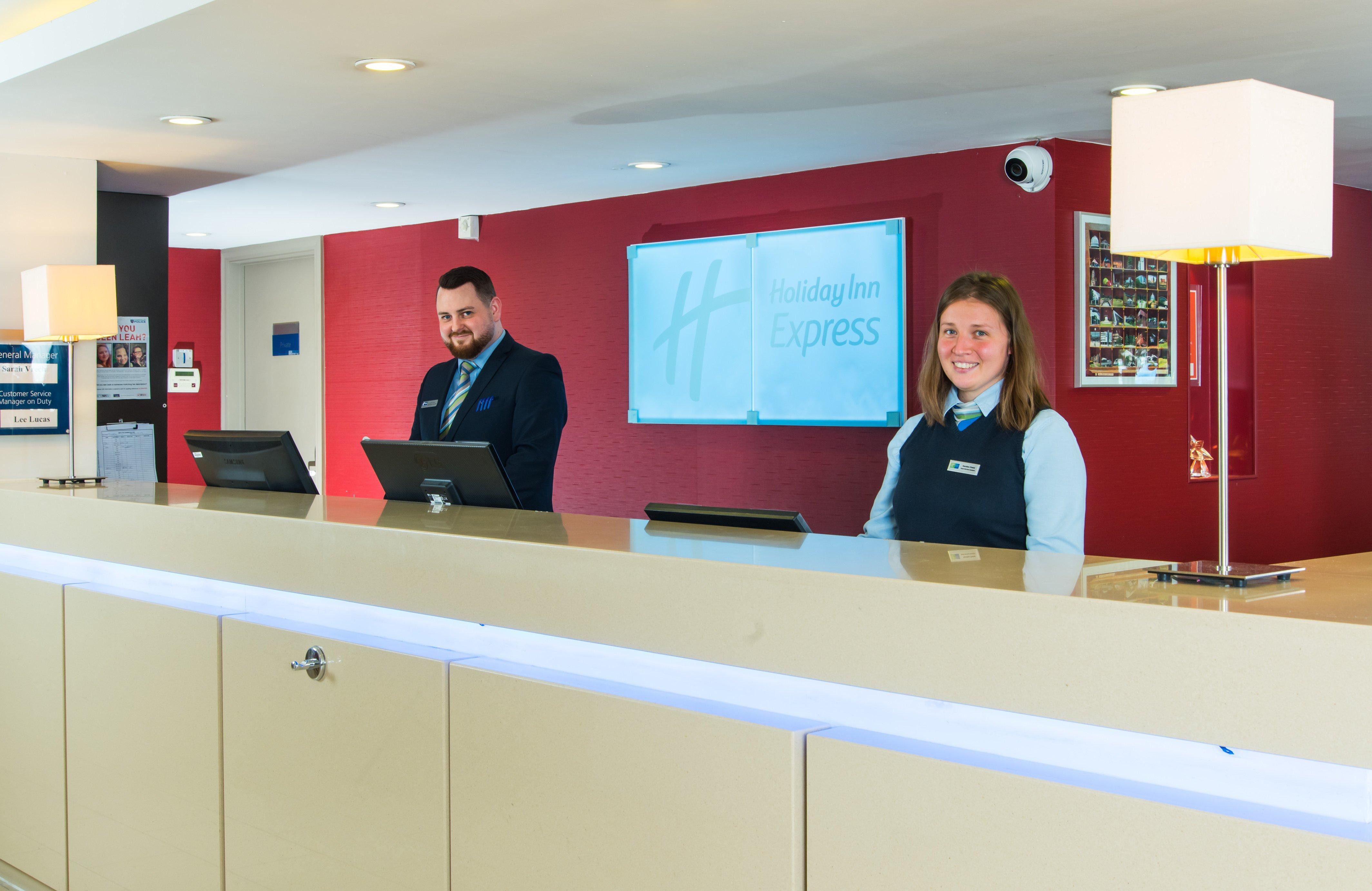 Holiday Inn Express Milton Keynes, An Ihg Hotel Bagian luar foto