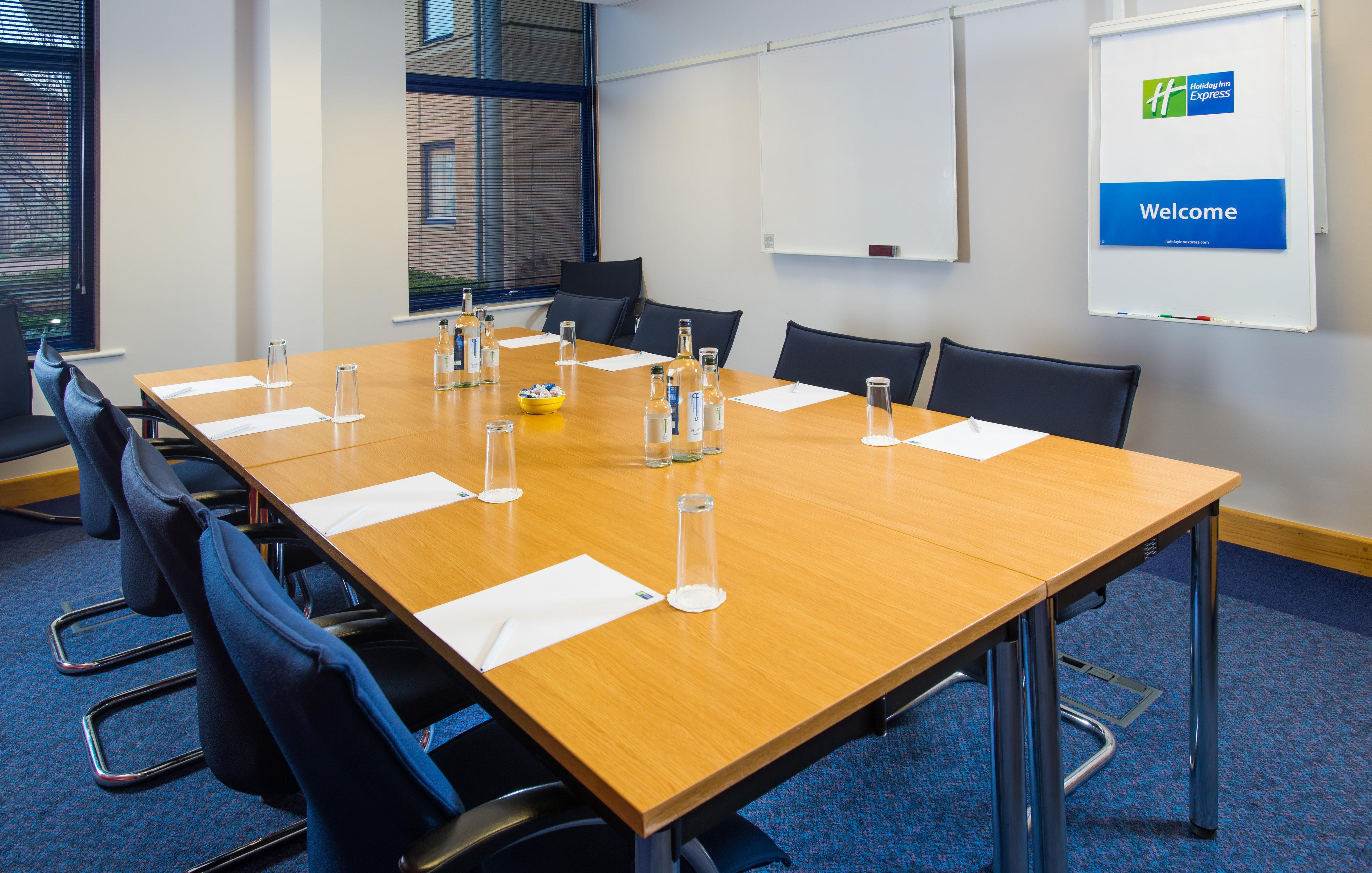 Holiday Inn Express Milton Keynes By Ihg Bagian luar foto