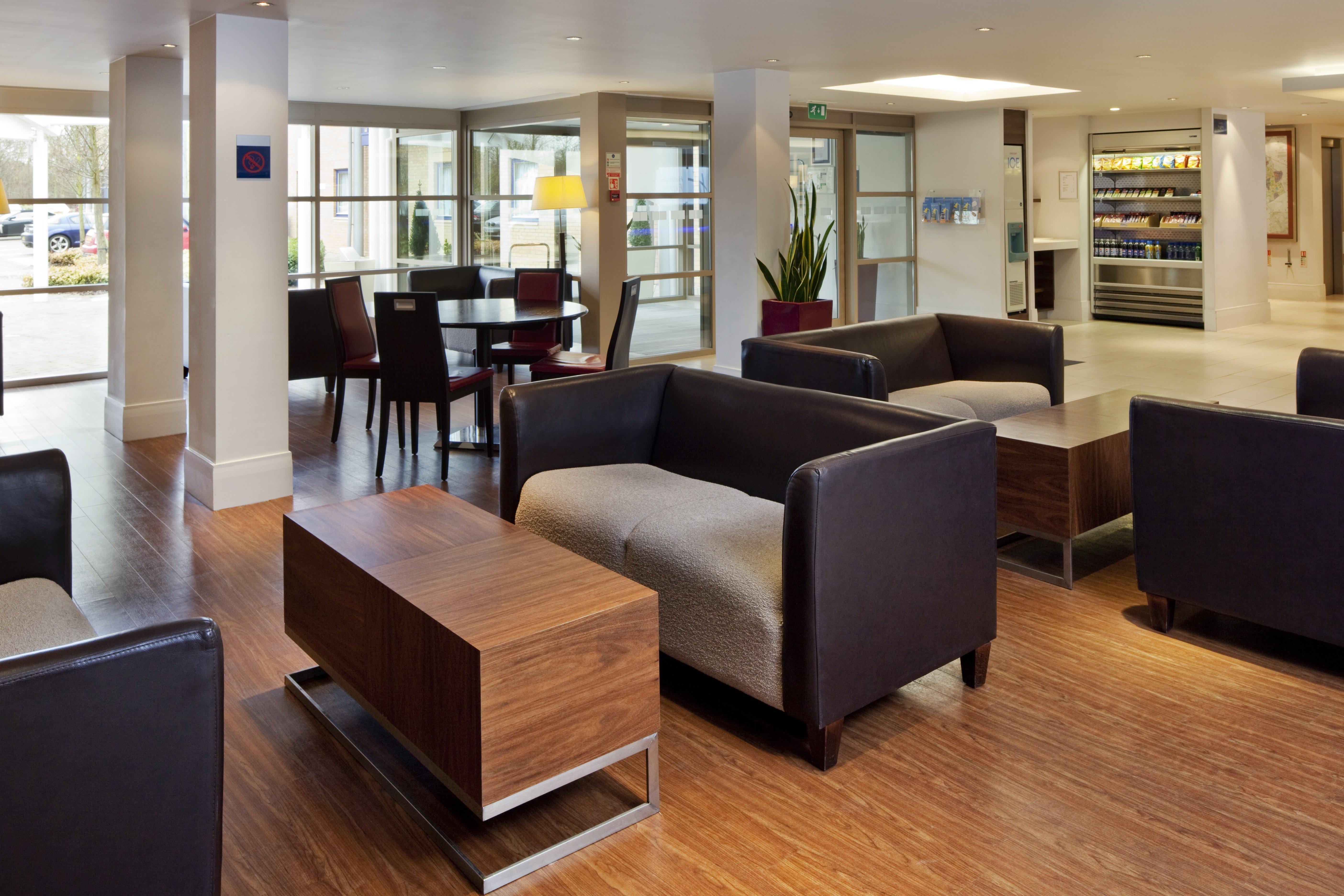 Holiday Inn Express Milton Keynes, An Ihg Hotel Bagian luar foto