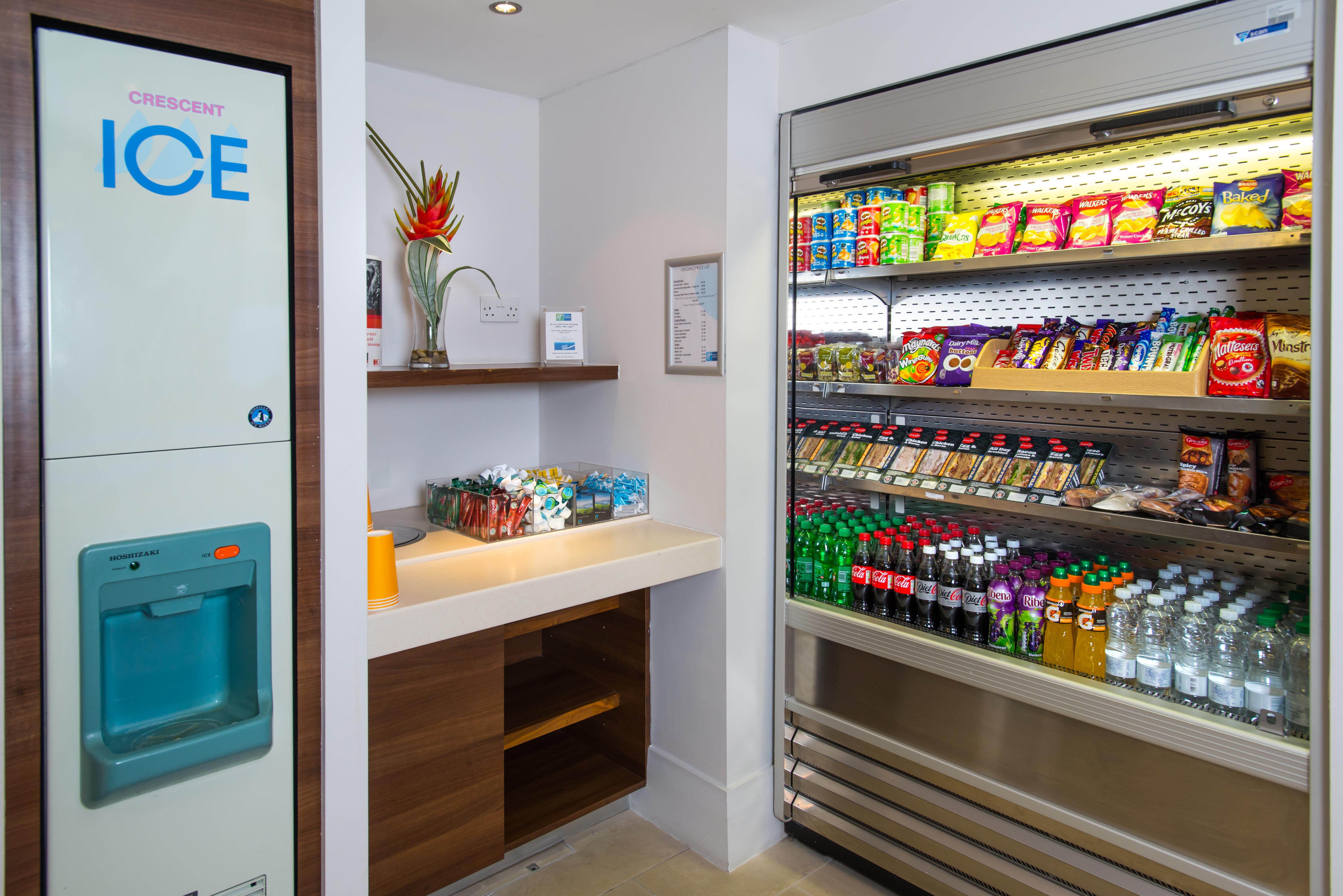 Holiday Inn Express Milton Keynes By Ihg Bagian luar foto