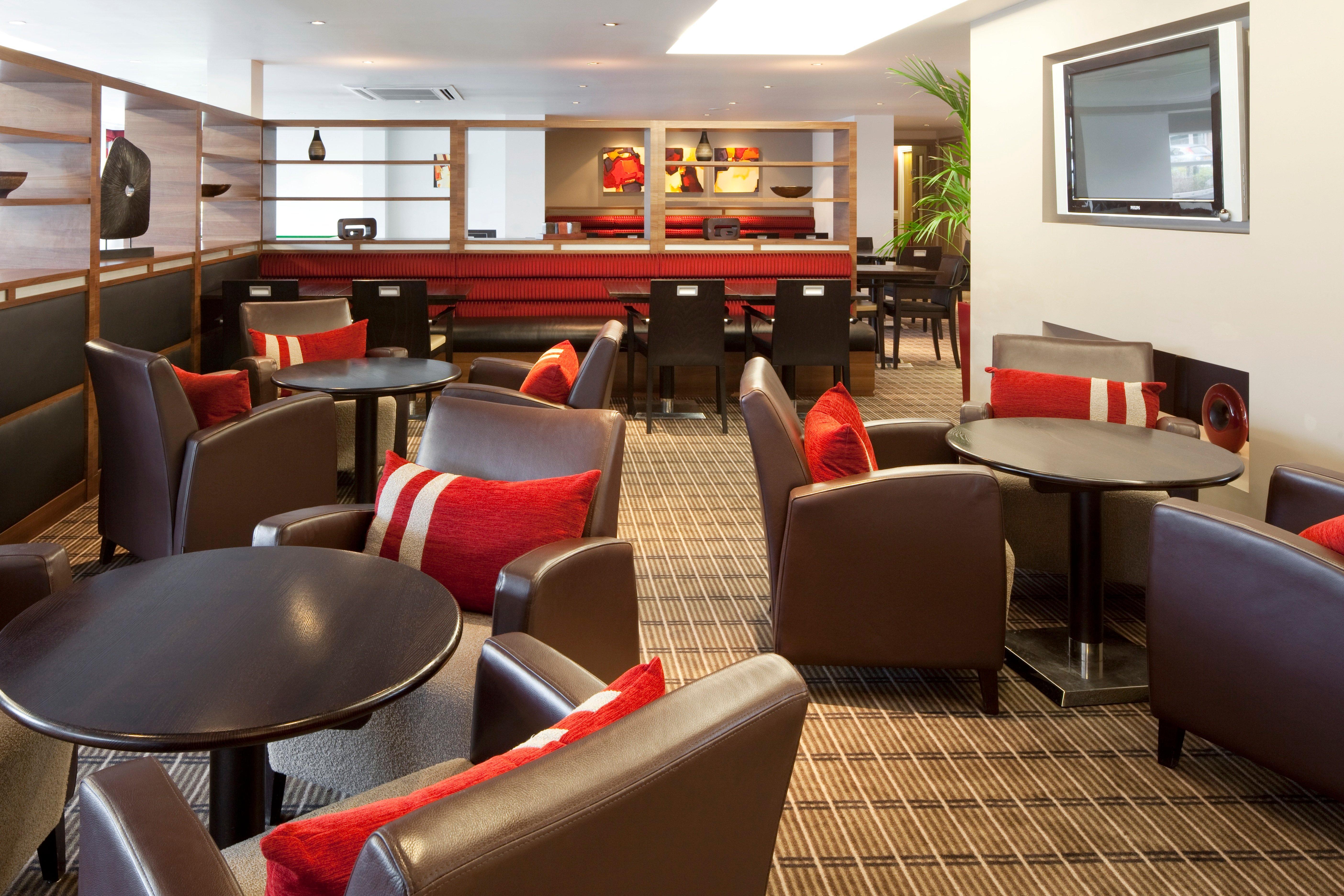 Holiday Inn Express Milton Keynes By Ihg Bagian luar foto