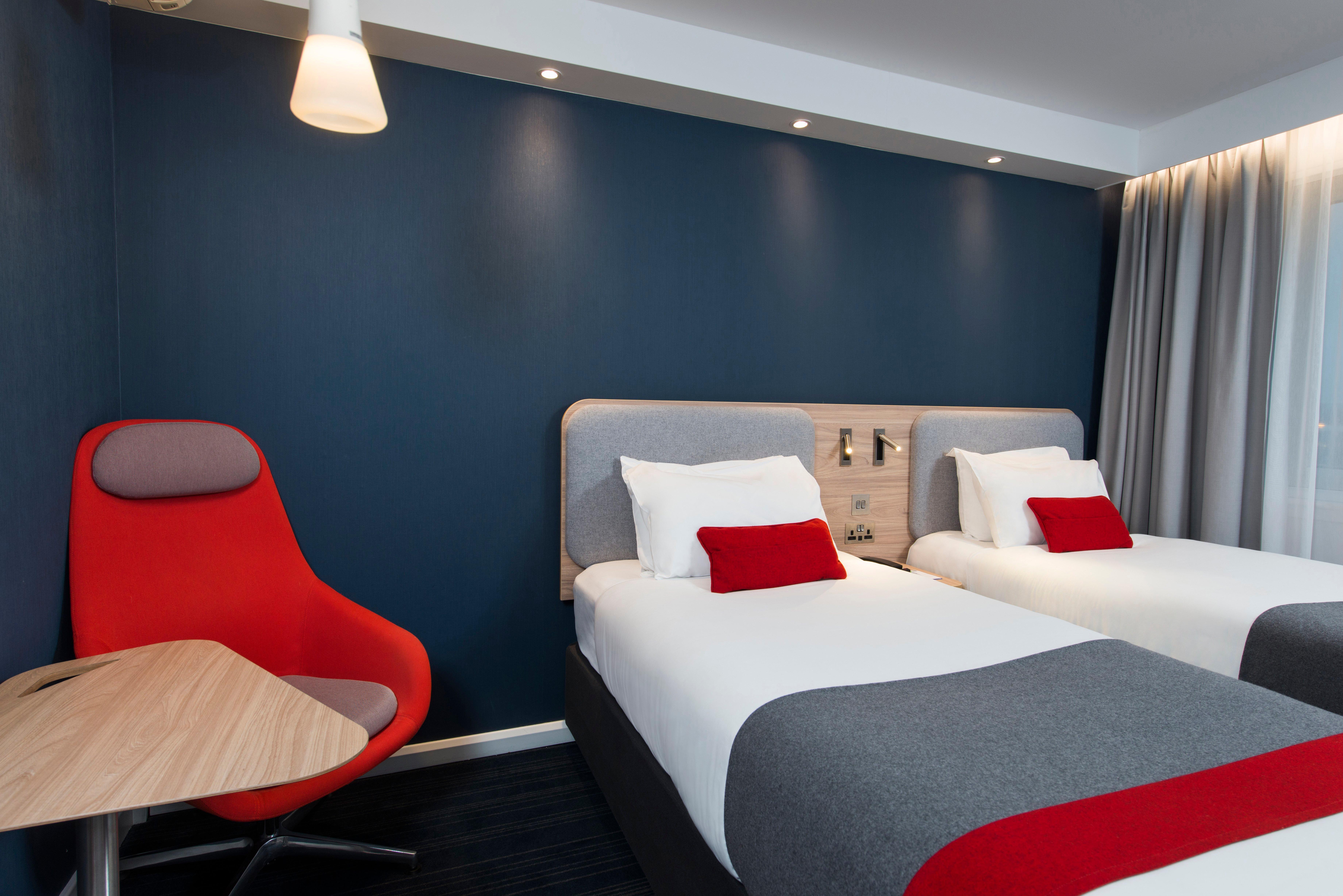 Holiday Inn Express Milton Keynes, An Ihg Hotel Bagian luar foto