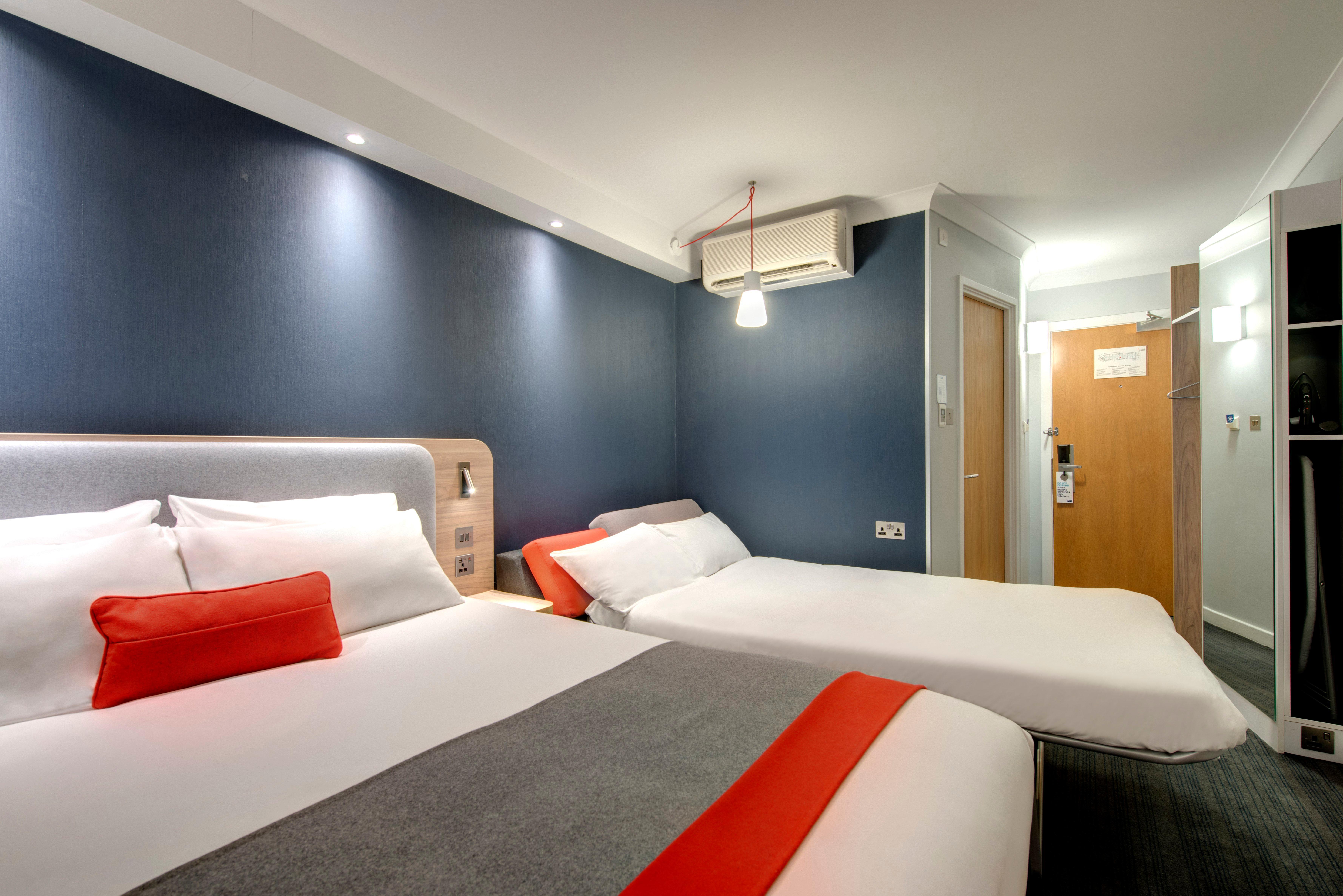 Holiday Inn Express Milton Keynes, An Ihg Hotel Bagian luar foto