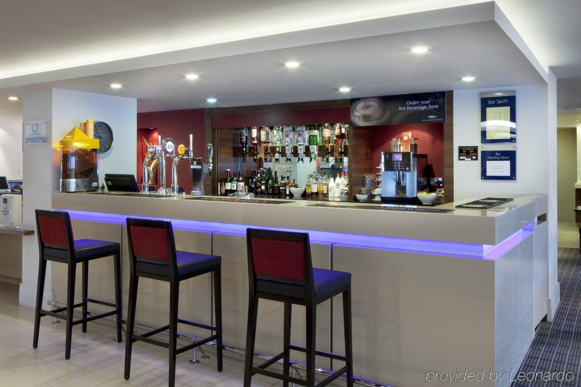 Holiday Inn Express Milton Keynes By Ihg Restoran foto