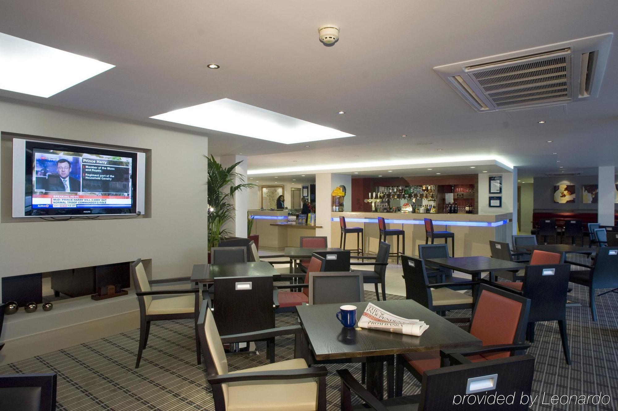 Holiday Inn Express Milton Keynes, An Ihg Hotel Restoran foto