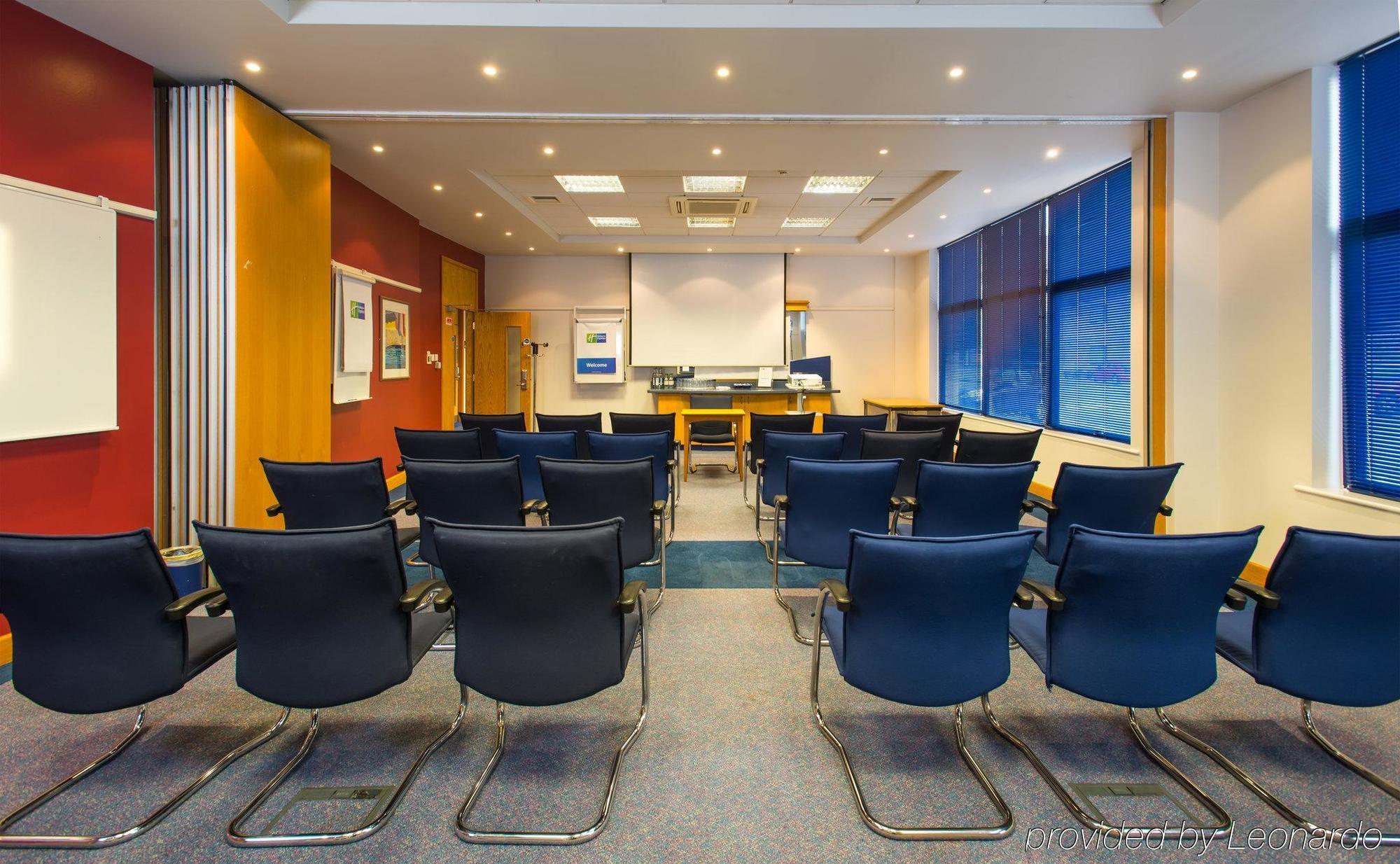 Holiday Inn Express Milton Keynes By Ihg Bagian luar foto