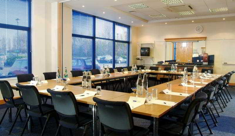 Holiday Inn Express Milton Keynes By Ihg Bagian luar foto