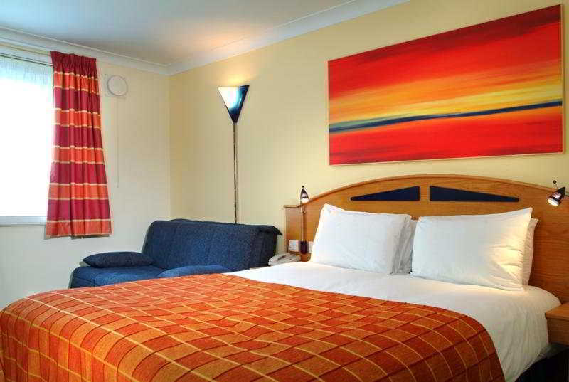 Holiday Inn Express Milton Keynes, An Ihg Hotel Ruang foto