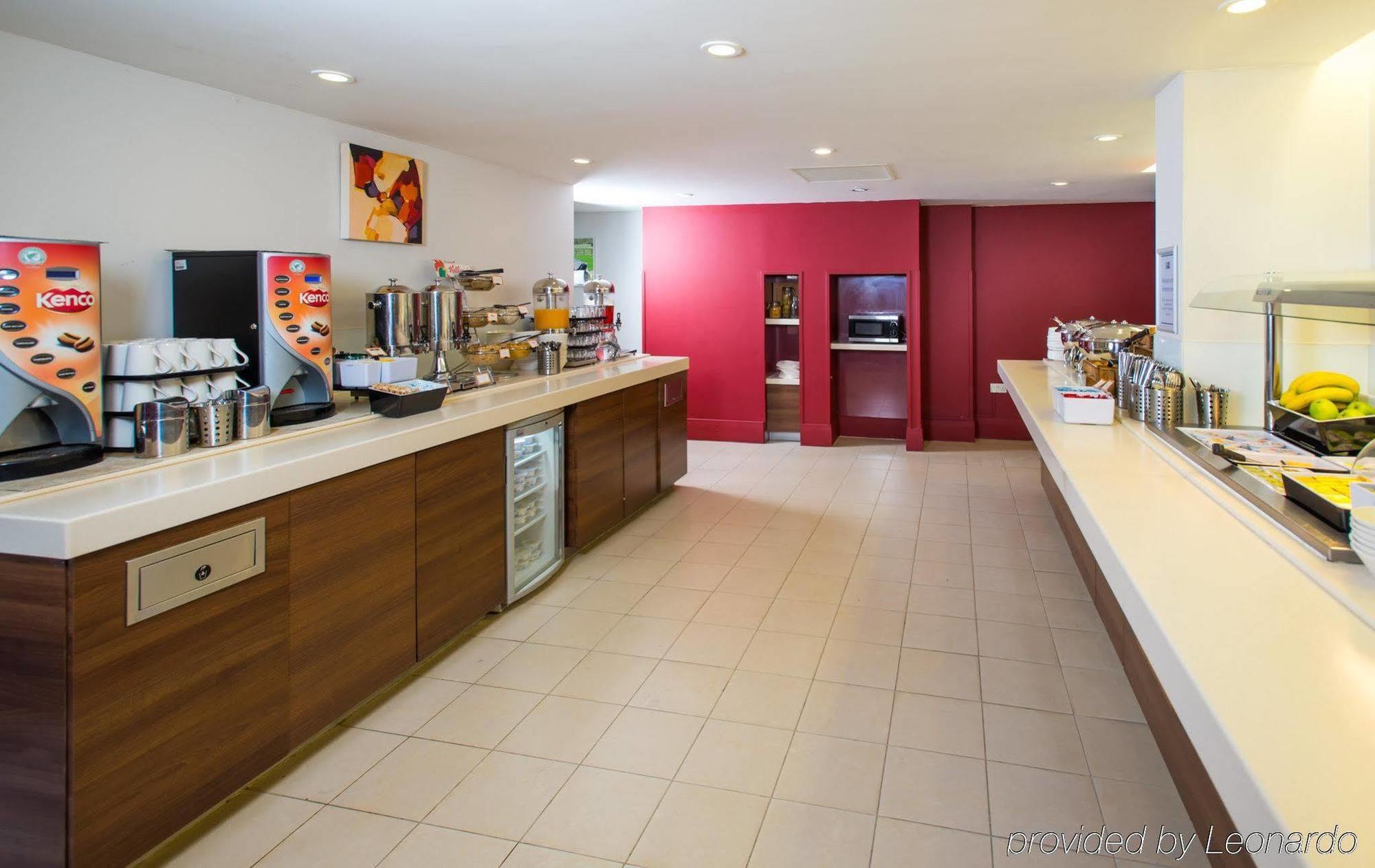 Holiday Inn Express Milton Keynes By Ihg Bagian luar foto