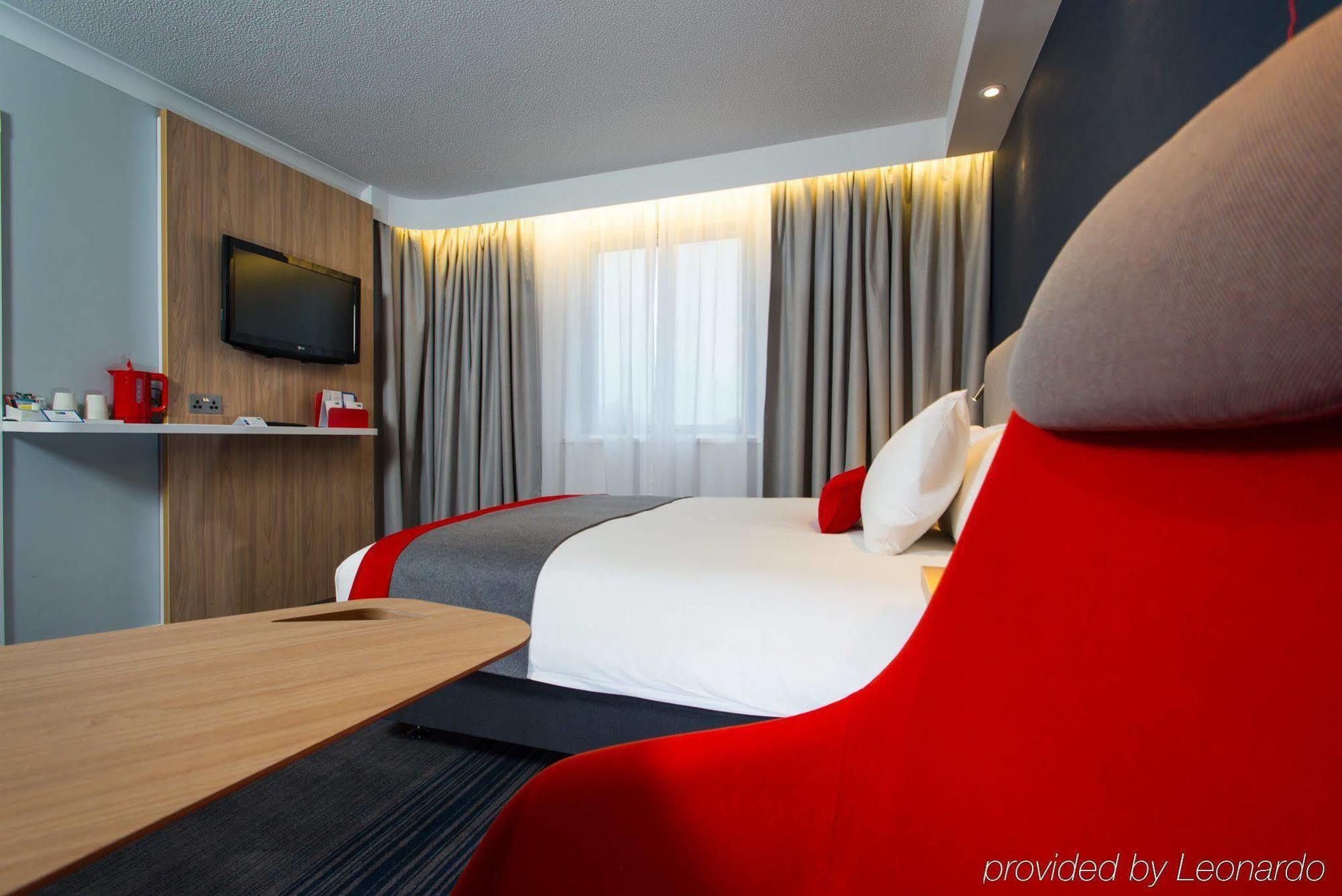 Holiday Inn Express Milton Keynes, An Ihg Hotel Bagian luar foto