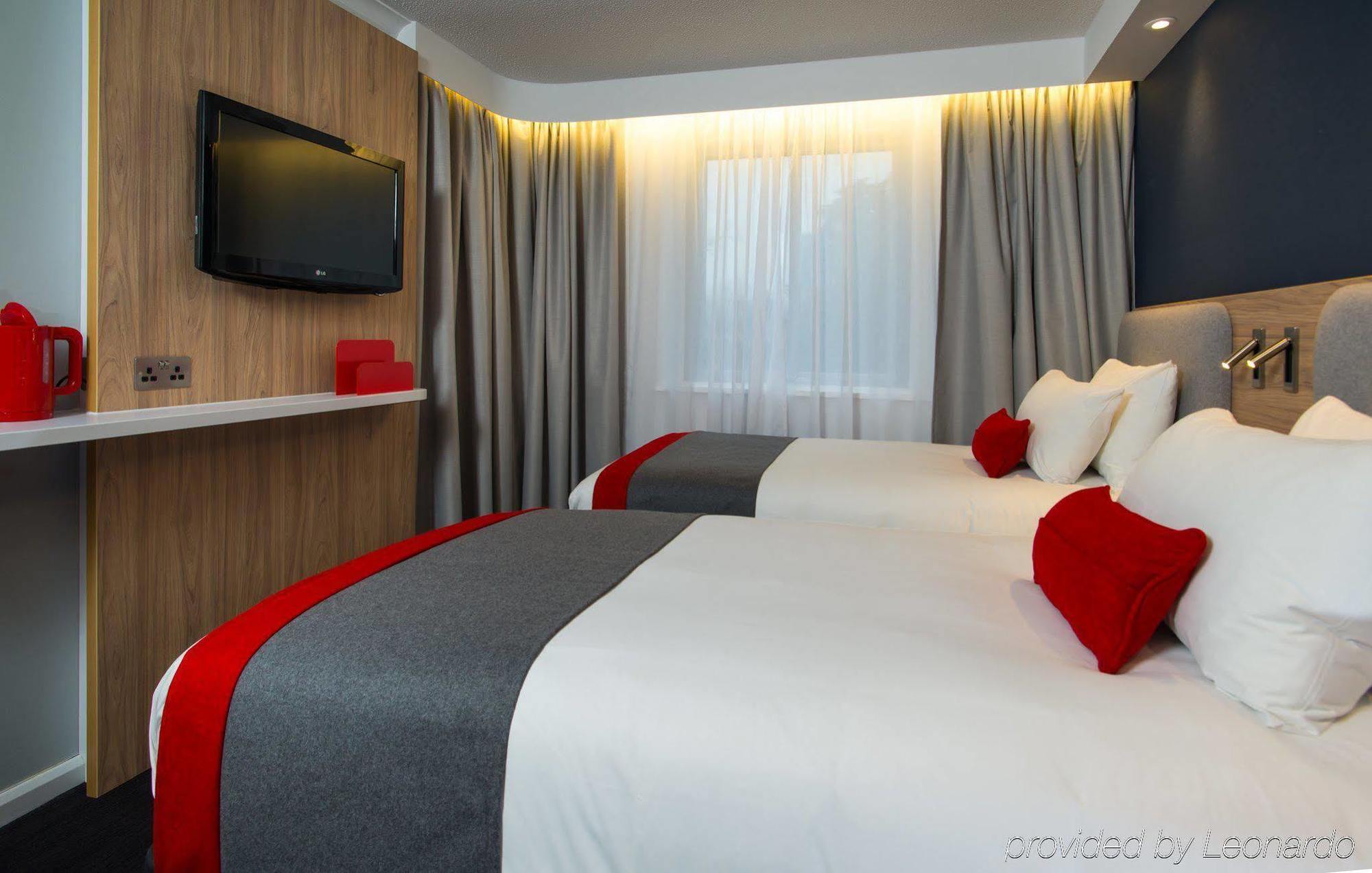 Holiday Inn Express Milton Keynes, An Ihg Hotel Bagian luar foto