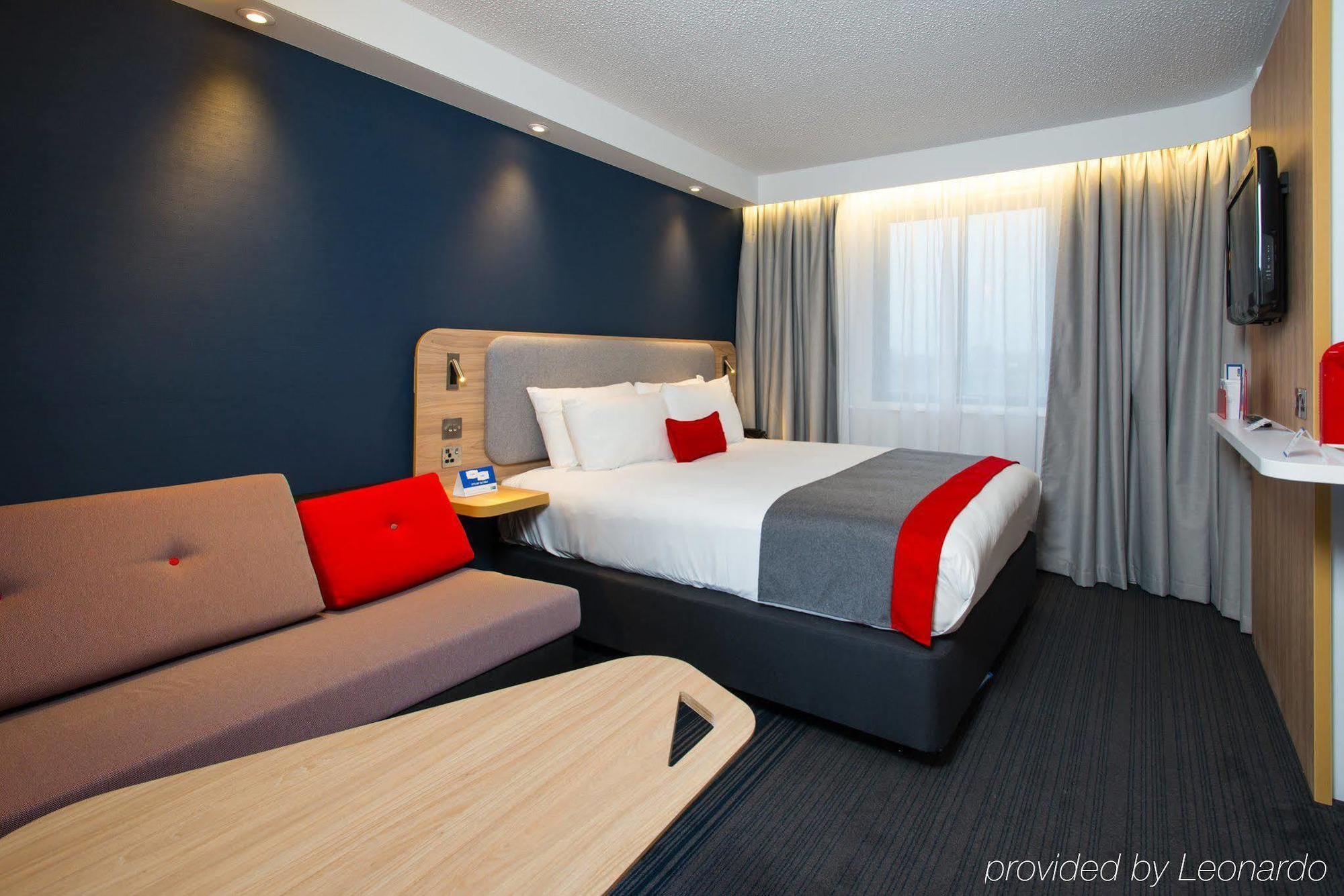 Holiday Inn Express Milton Keynes, An Ihg Hotel Bagian luar foto