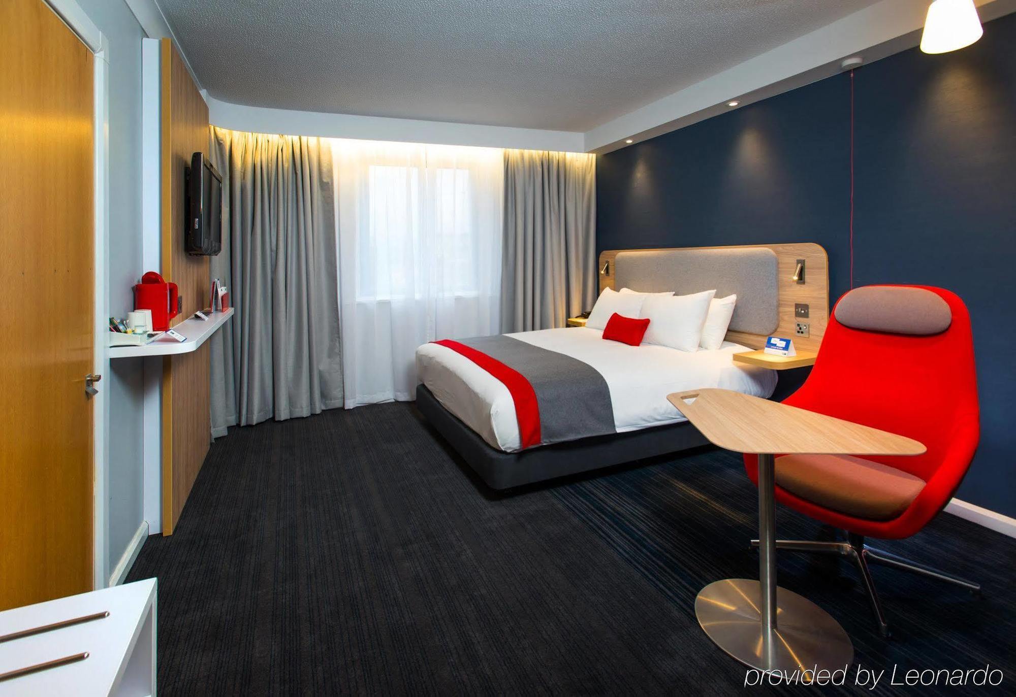 Holiday Inn Express Milton Keynes By Ihg Bagian luar foto