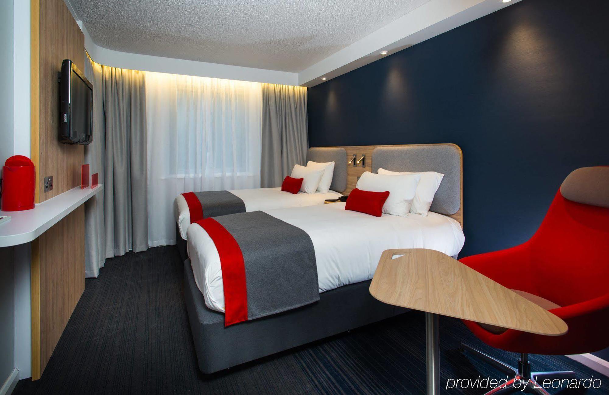 Holiday Inn Express Milton Keynes, An Ihg Hotel Bagian luar foto