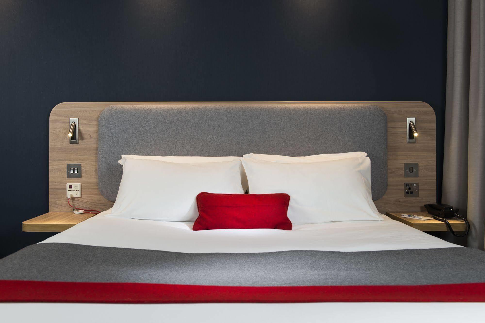Holiday Inn Express Milton Keynes By Ihg Bagian luar foto