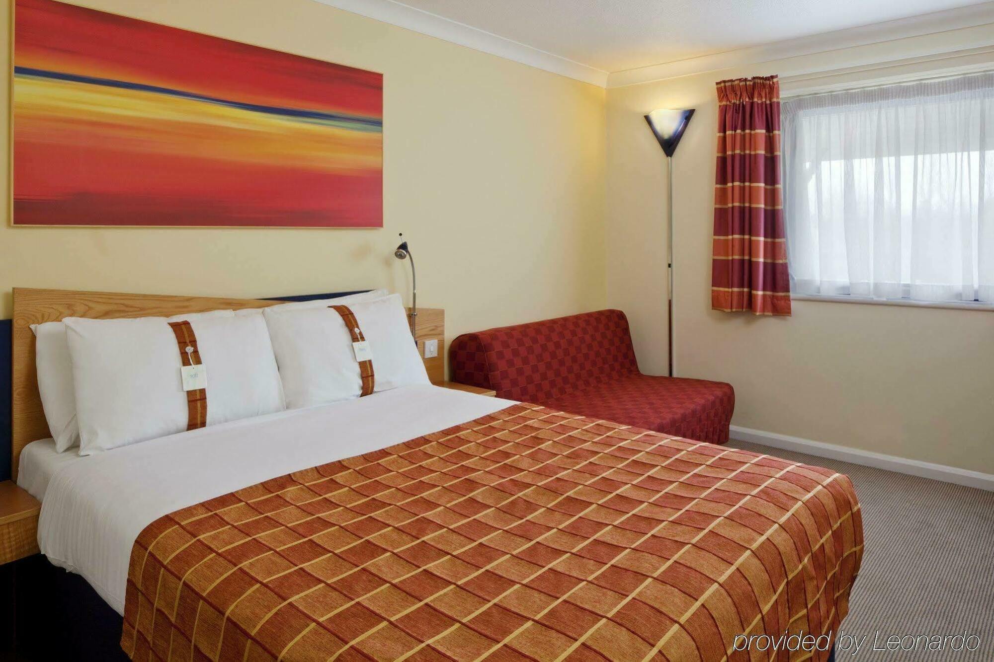 Holiday Inn Express Milton Keynes, An Ihg Hotel Bagian luar foto