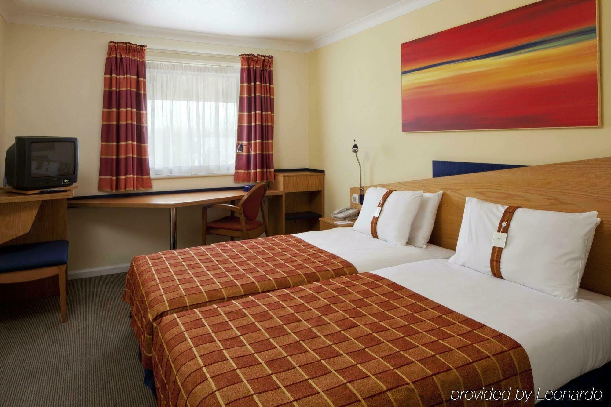 Holiday Inn Express Milton Keynes, An Ihg Hotel Bagian luar foto