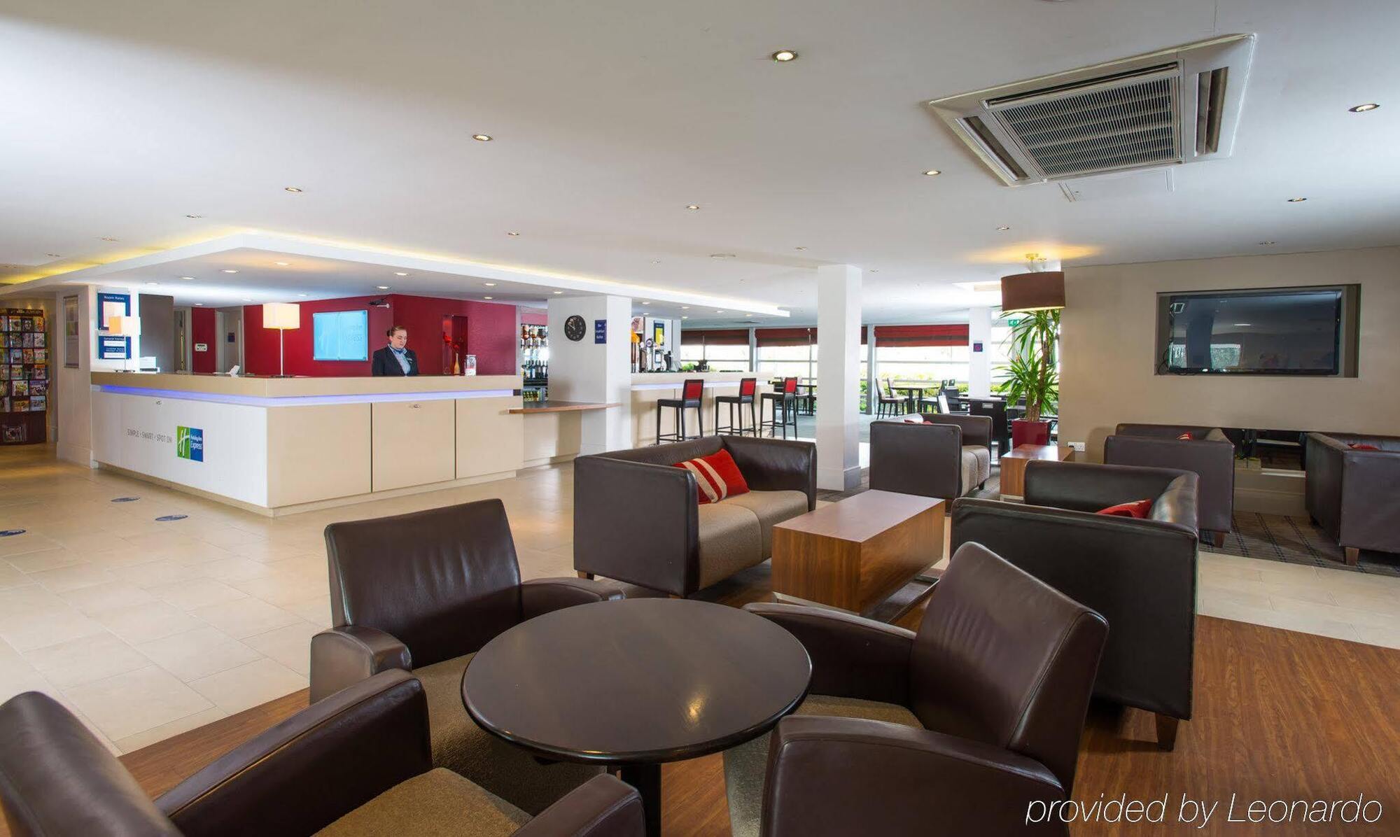 Holiday Inn Express Milton Keynes, An Ihg Hotel Bagian luar foto